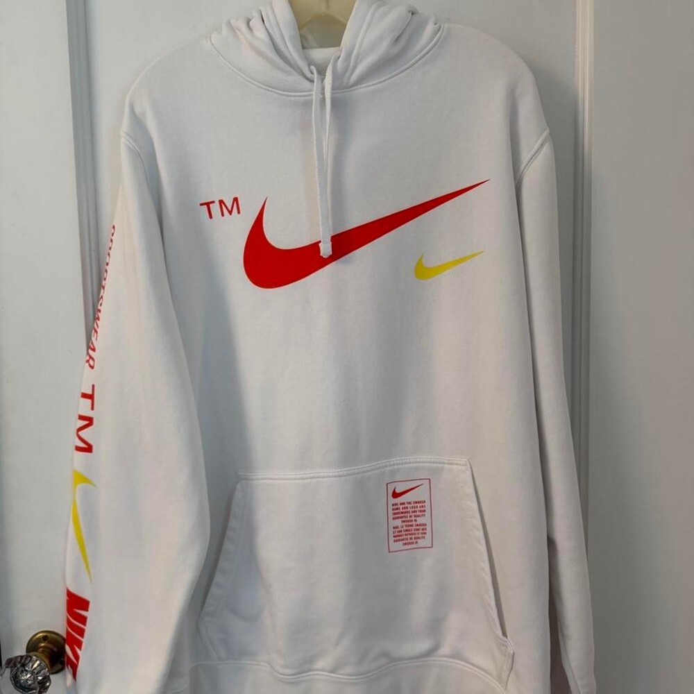 Vintage/retro Nike hoodie, one of one! Great condition with unique swoosh design